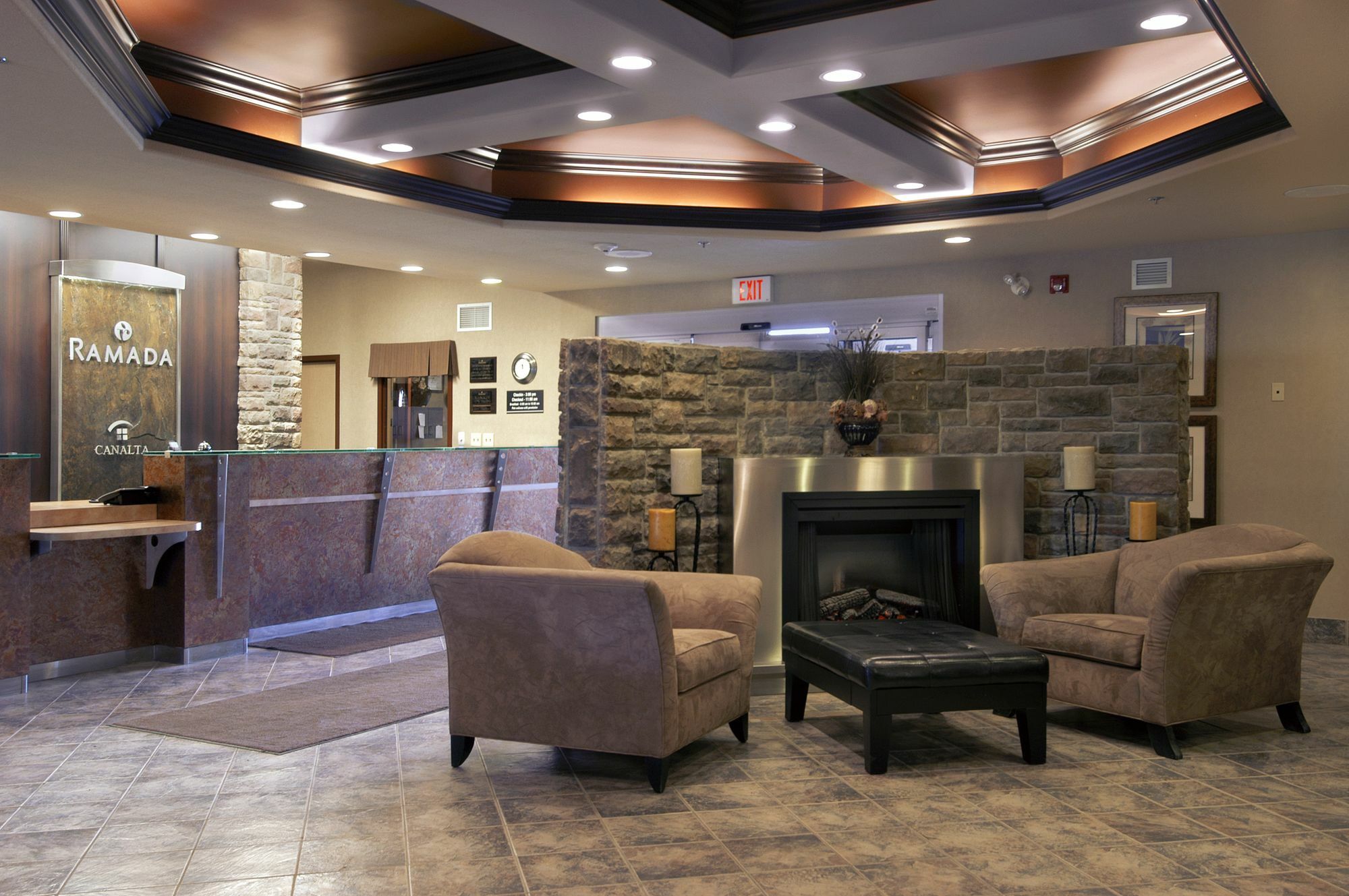 Ramada By Wyndham Drumheller Hotel & Suites Esterno foto